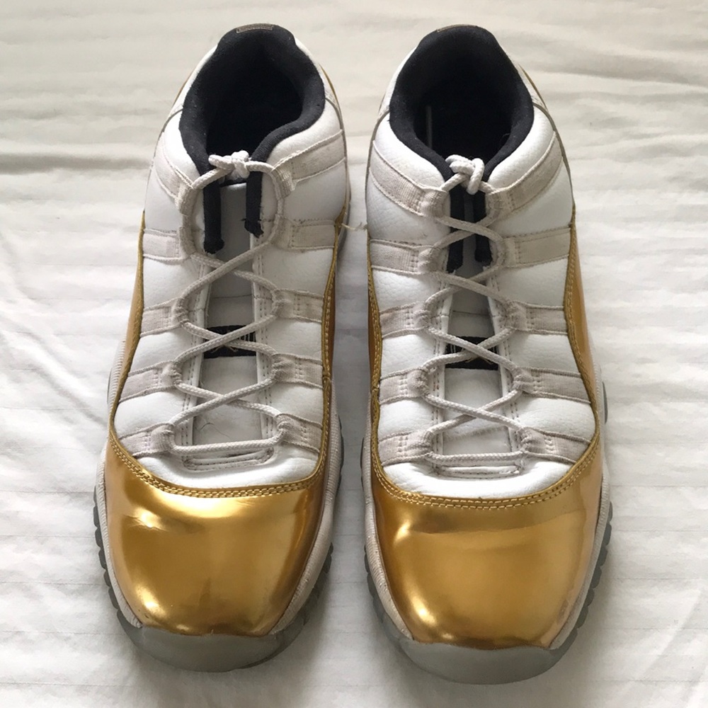 Gold/White Air Jordan  Basketball Shoes 7 Youth